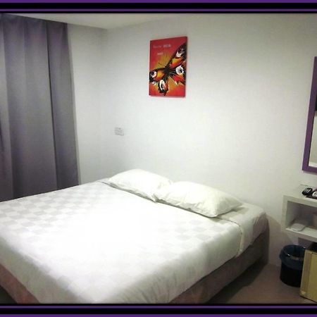 Lavender Hotel Teluk Intan Kültér fotó