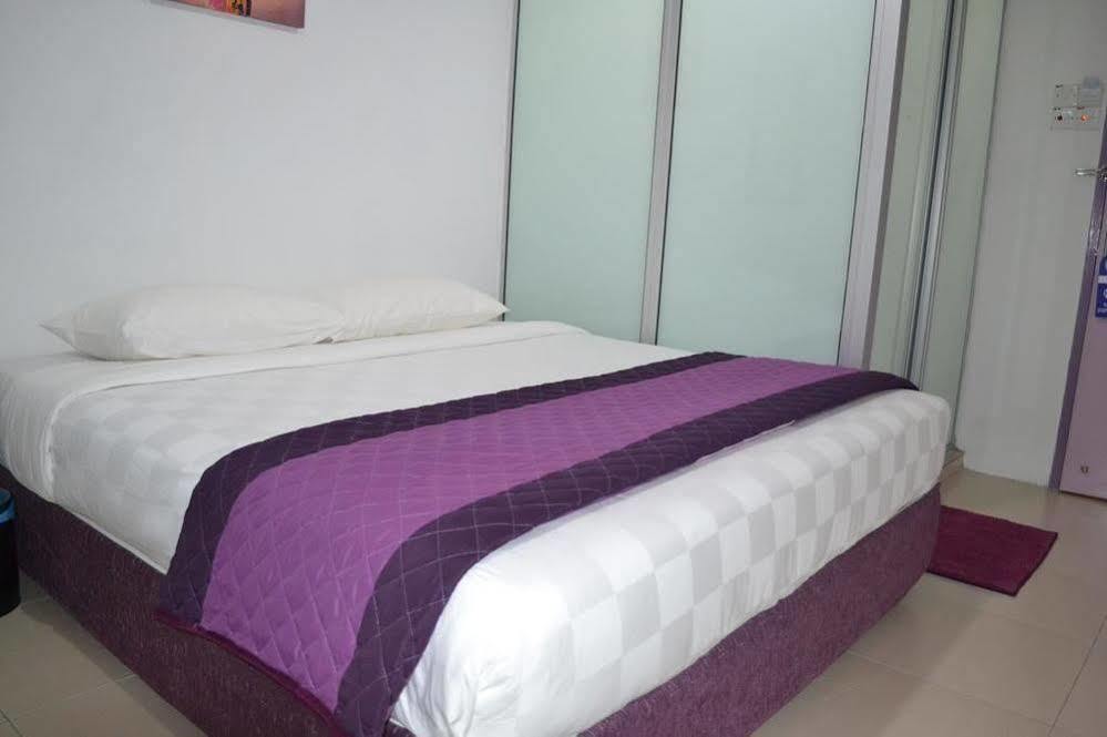 Lavender Hotel Teluk Intan Kültér fotó