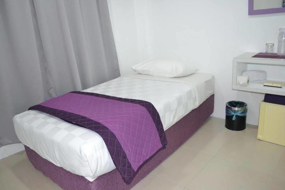 Lavender Hotel Teluk Intan Kültér fotó